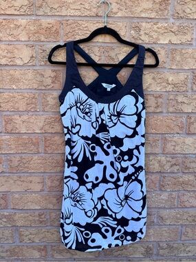 💫4/$25 • Tramp Tropical Contrast Floral Racerback Dress